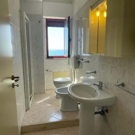 Guest house Lungomare Brancaleone 3*