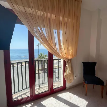 Guest house Lungomare Brancaleone 3*