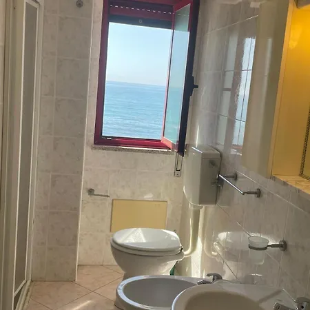 בית הארחה Lungomare Brancaleone ברנקאלאונה מרינה