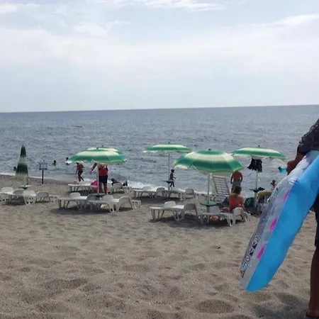 Guest house Lungomare Brancaleone 3*