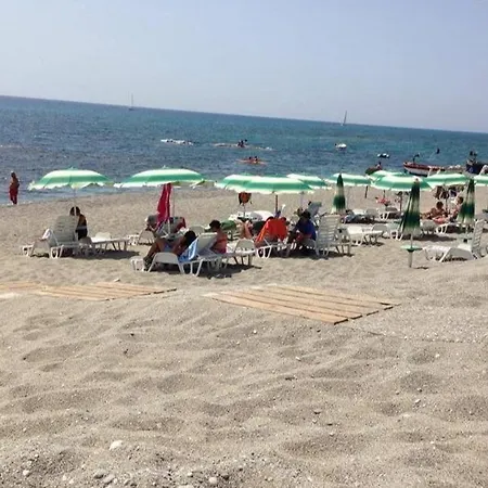 Lungomare Brancaleone Pensión 3*