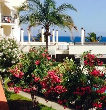 Guest house Lungomare Brancaleone 3*