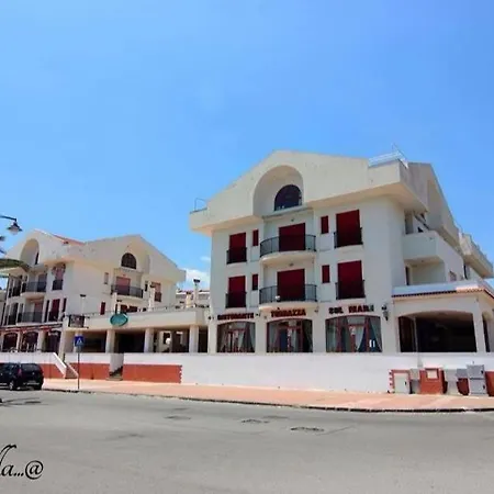 Lungomare Brancaleone Konukevi 3*