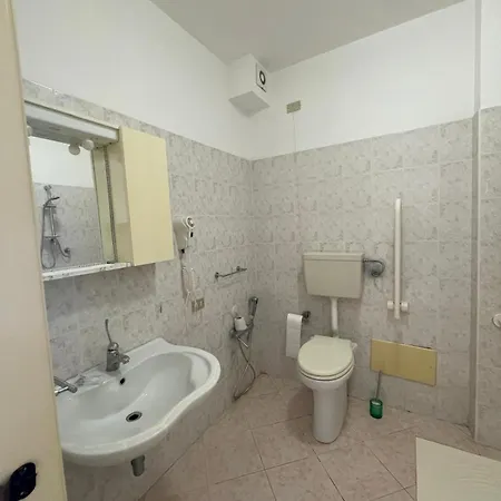 Guest house Lungomare Brancaleone 3*