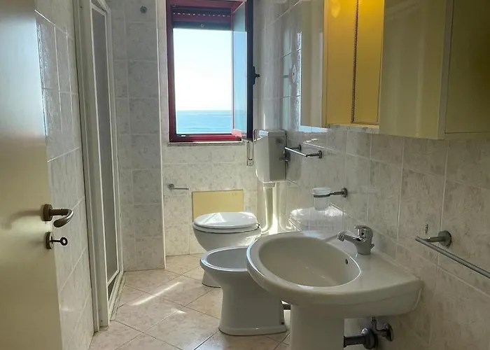 ゲストハウス Lungomare Brancaleone 3*