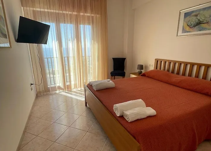 Lungomare Brancaleone ゲストハウス 3*