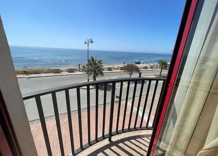 Lungomare Brancaleone ゲストハウス 3*