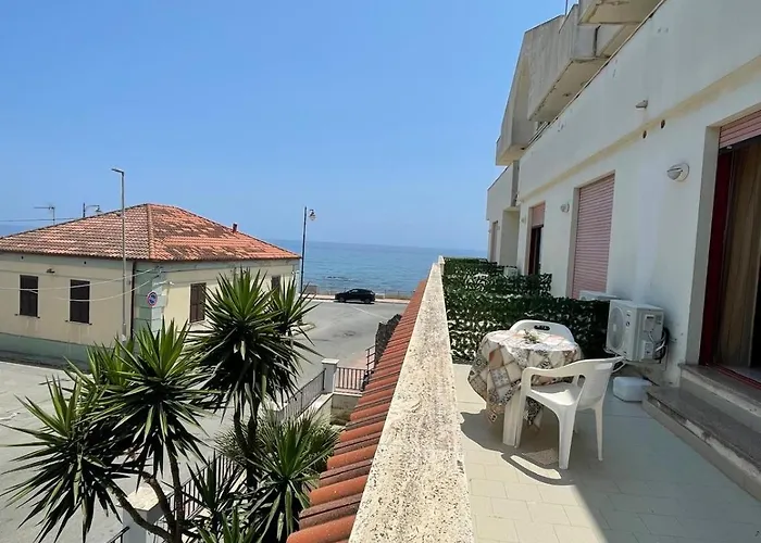 ゲストハウス Lungomare Brancaleone ブランカレオーネ・マリーナ