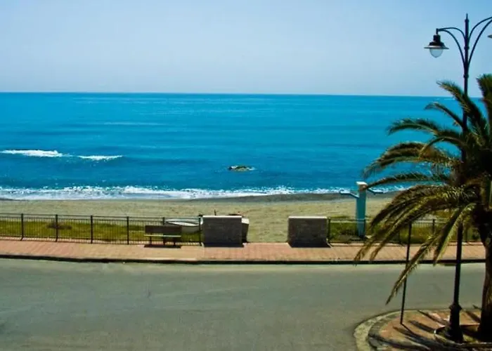 Lungomare Brancaleone ゲストハウス