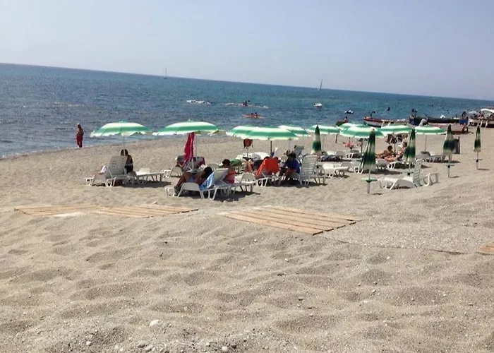 Lungomare Brancaleone ゲストハウス 3*