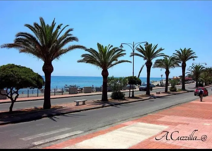 Lungomare Brancaleone ゲストハウス